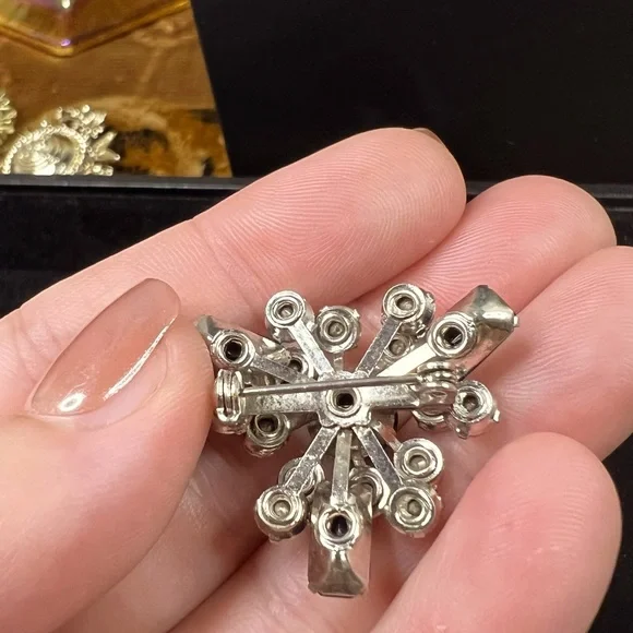 Beautiful Black and Pink Rhinestone Vintage Brooch in Mint Condition - Picture 5 of 5